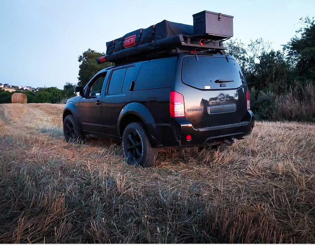 Nissan Pathfinder R51 préparé pour le bivouac