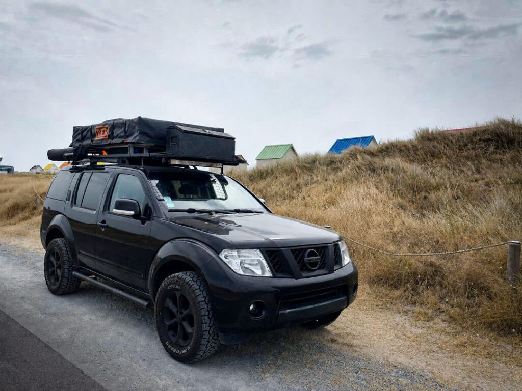 Nissan Pathfinder tente de toit Melbourne III 190 en bivouac