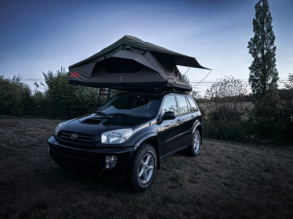Bivouac en Toyota RAV4 avec tente de toit Melbourne 160